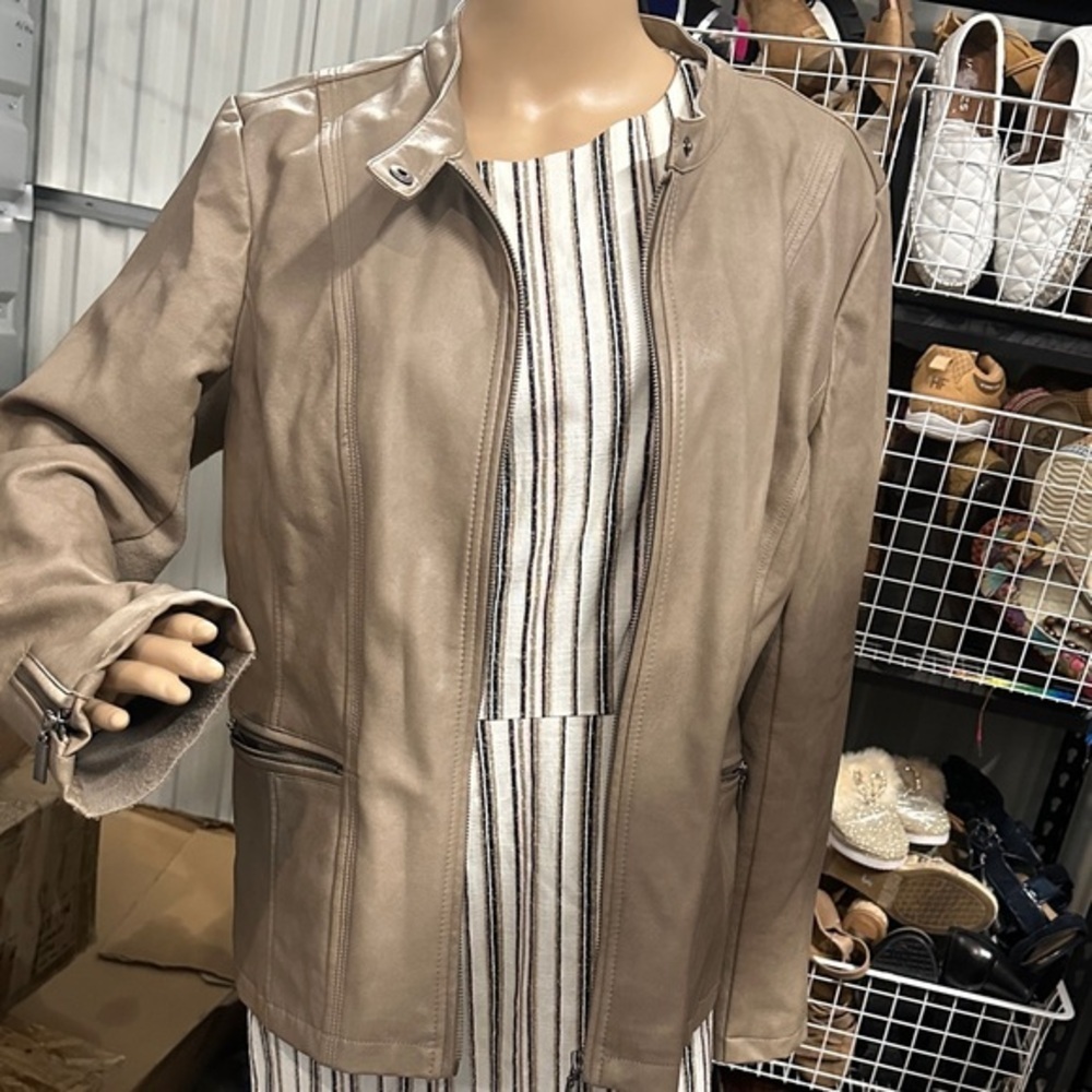 Santa Fa apparel women’s Stylish Beige Faux Leather Jacket with zipper size XL